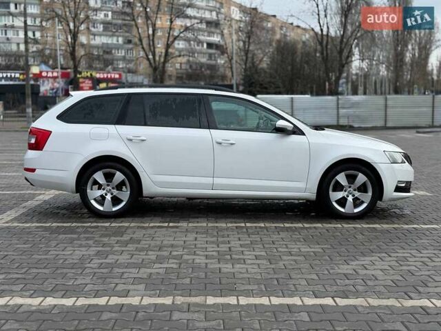 Белый Шкода Октавия, объемом двигателя 1.97 л и пробегом 259 тыс. км за 11300 $, фото 6 на Automoto.ua