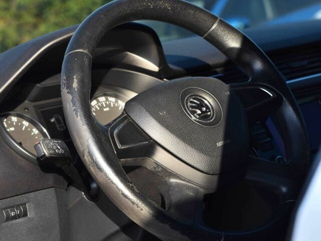 Шкода Октавия 2014 в Кривом Роге на Automoto.ua Белый Шкода Октавия, объемом двигателя 1.6 л и пробегом 304 тыс. км за 8999 $, фото 6 на Automoto.ua