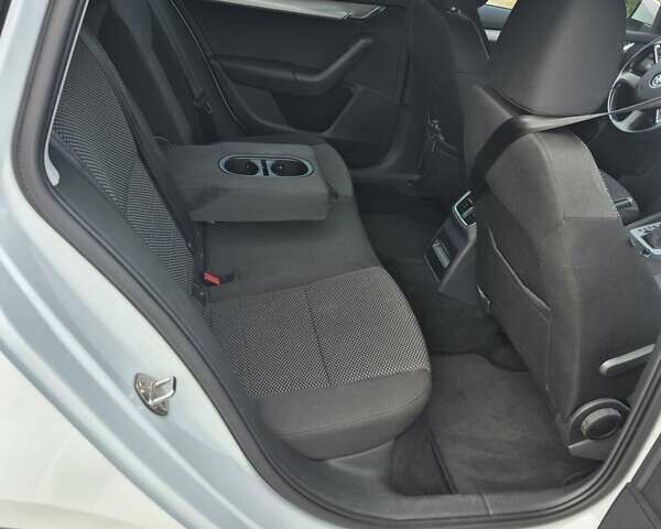Білий Шкода Октавія, об'ємом двигуна 1.8 л та пробігом 182 тис. км за 10800 $, фото 1 на Automoto.ua