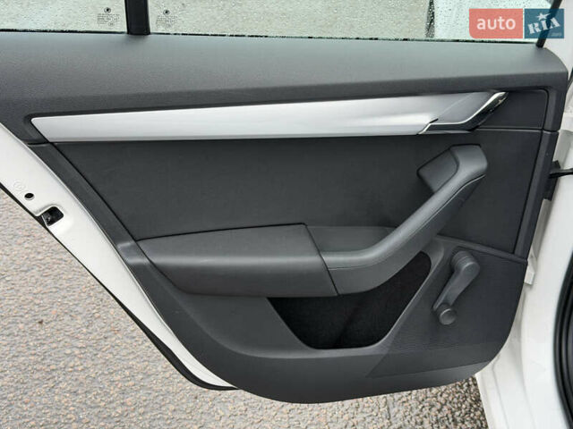 Білий Шкода Октавія, об'ємом двигуна 1.6 л та пробігом 204 тис. км за 11299 $, фото 34 на Automoto.ua