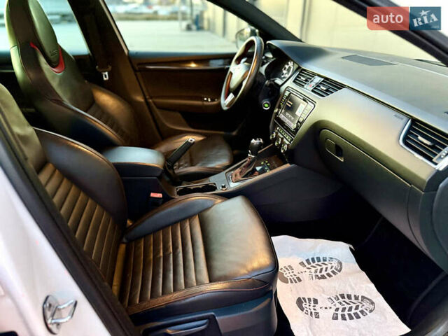 Белый Шкода Октавия, объемом двигателя 2 л и пробегом 203 тыс. км за 14500 $, фото 21 на Automoto.ua