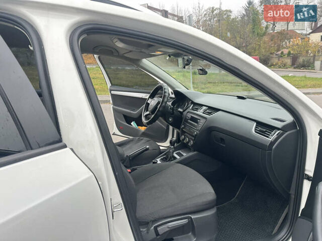 Белый Шкода Октавия, объемом двигателя 1.6 л и пробегом 232 тыс. км за 8800 $, фото 9 на Automoto.ua