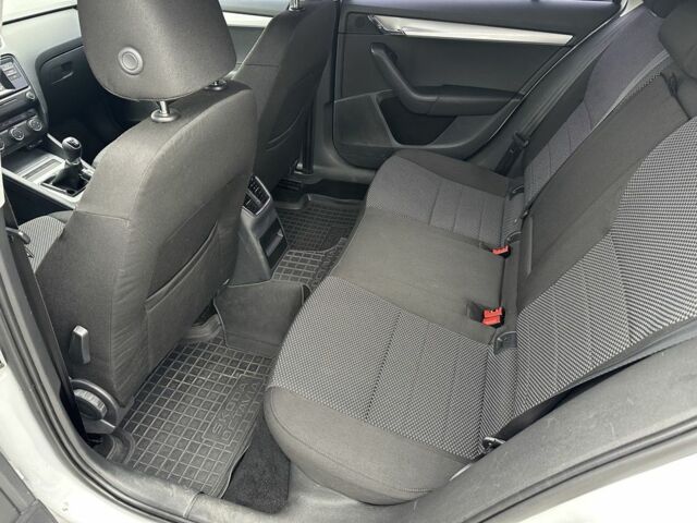 Белый Шкода Октавия, объемом двигателя 1.6 л и пробегом 394 тыс. км за 8500 $, фото 6 на Automoto.ua