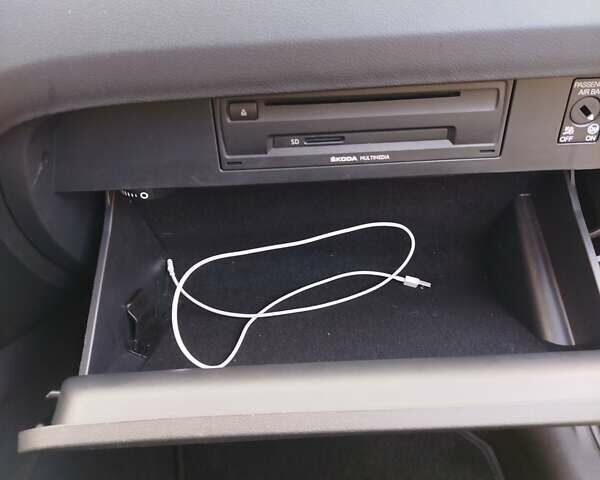 Шкода Октавия 2014 в Казатине на Automoto.ua Белый Шкода Октавия, объемом двигателя 1.97 л и пробегом 199 тыс. км за 11500 $, фото 20 на Automoto.ua