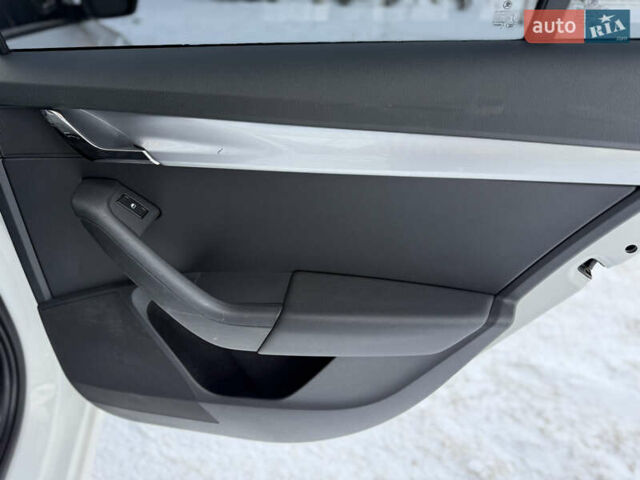 Белый Шкода Октавия, объемом двигателя 1.8 л и пробегом 182 тыс. км за 13000 $, фото 27 на Automoto.ua