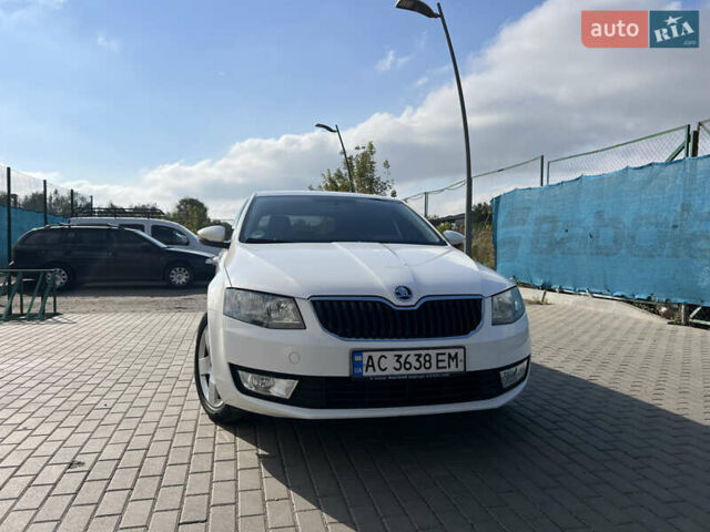 Білий Шкода Октавія, об'ємом двигуна 1.6 л та пробігом 248 тис. км за 10700 $, фото 1 на Automoto.ua
