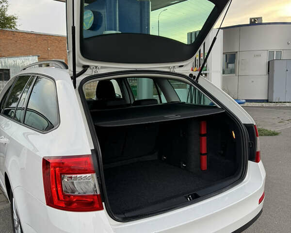 Белый Шкода Октавия, объемом двигателя 1.4 л и пробегом 197 тыс. км за 10400 $, фото 8 на Automoto.ua