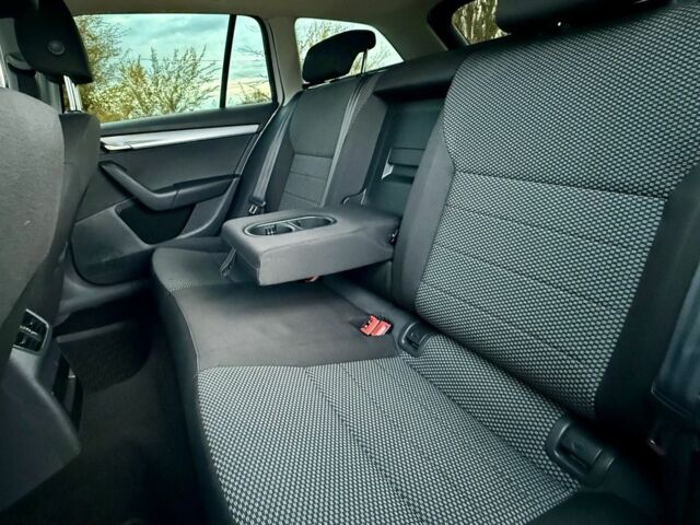 Белый Шкода Октавия, объемом двигателя 1.8 л и пробегом 158 тыс. км за 9500 $, фото 17 на Automoto.ua