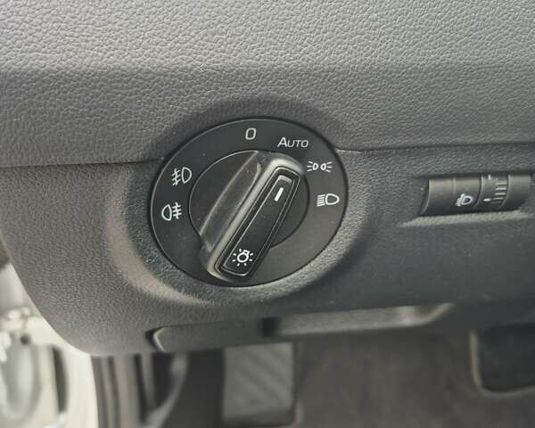 Білий Шкода Октавія, об'ємом двигуна 1.8 л та пробігом 182 тис. км за 11200 $, фото 17 на Automoto.ua