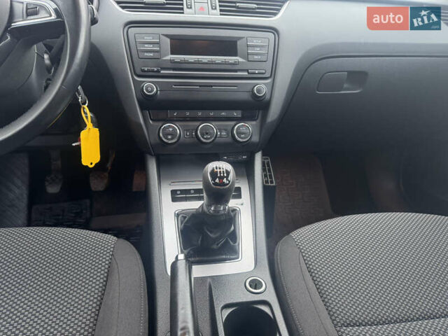 Белый Шкода Октавия, объемом двигателя 1.6 л и пробегом 230 тыс. км за 10500 $, фото 30 на Automoto.ua