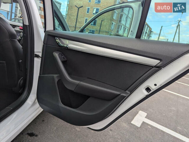 Белый Шкода Октавия, объемом двигателя 1.6 л и пробегом 338 тыс. км за 10399 $, фото 81 на Automoto.ua