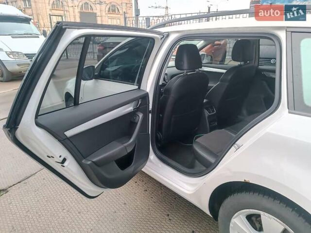 Білий Шкода Октавія, об'ємом двигуна 2 л та пробігом 328 тис. км за 8990 $, фото 23 на Automoto.ua