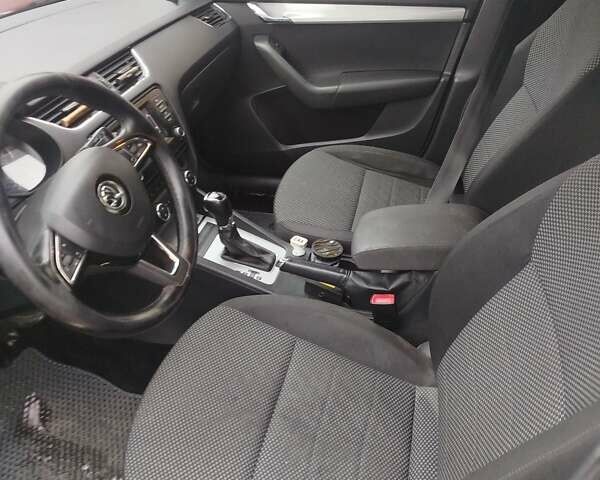 Білий Шкода Октавія, об'ємом двигуна 1.6 л та пробігом 350 тис. км за 8999 $, фото 7 на Automoto.ua