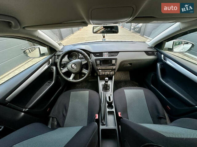 Білий Шкода Октавія, об'ємом двигуна 1.6 л та пробігом 230 тис. км за 9300 $, фото 14 на Automoto.ua