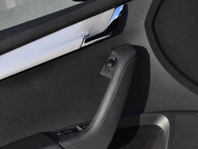 Шкода Октавия 2014 в Кривом Роге на Automoto.ua Белый Шкода Октавия, объемом двигателя 1.6 л и пробегом 304 тыс. км за 8999 $, фото 9 на Automoto.ua