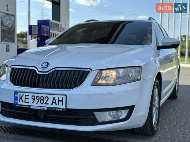 Белый Шкода Октавия, объемом двигателя 1.6 л и пробегом 295 тыс. км за 9999 $, фото 2 на Automoto.ua