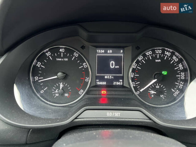 Білий Шкода Октавія, об'ємом двигуна 1.8 л та пробігом 182 тис. км за 10800 $, фото 17 на Automoto.ua