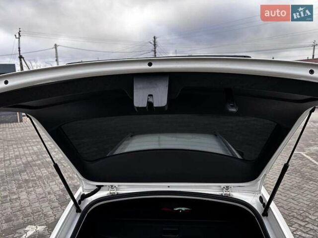 Білий Шкода Октавія, об'ємом двигуна 1.6 л та пробігом 285 тис. км за 10300 $, фото 4 на Automoto.ua