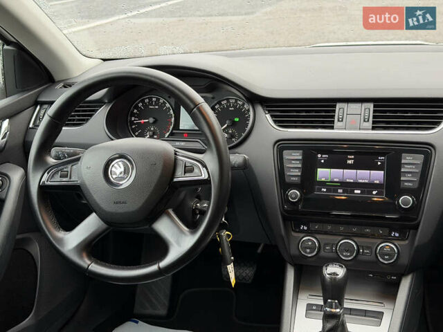 Білий Шкода Октавія, об'ємом двигуна 1.6 л та пробігом 204 тис. км за 11299 $, фото 47 на Automoto.ua