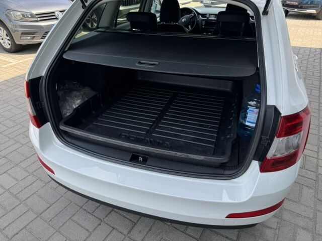 Білий Шкода Октавія, об'ємом двигуна 1.4 л та пробігом 285 тис. км за 10000 $, фото 7 на Automoto.ua