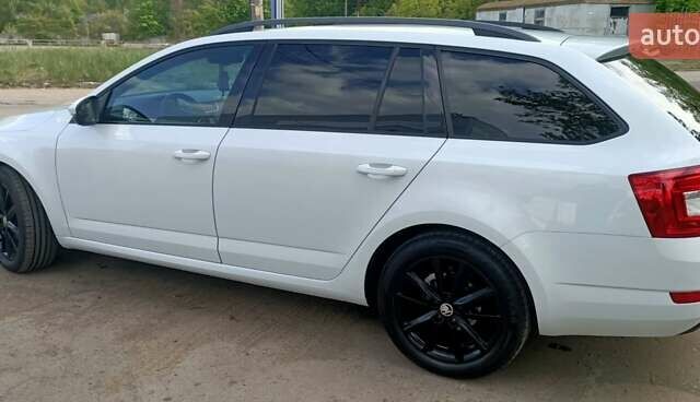 Белый Шкода Октавия, объемом двигателя 1.6 л и пробегом 245 тыс. км за 10300 $, фото 5 на Automoto.ua