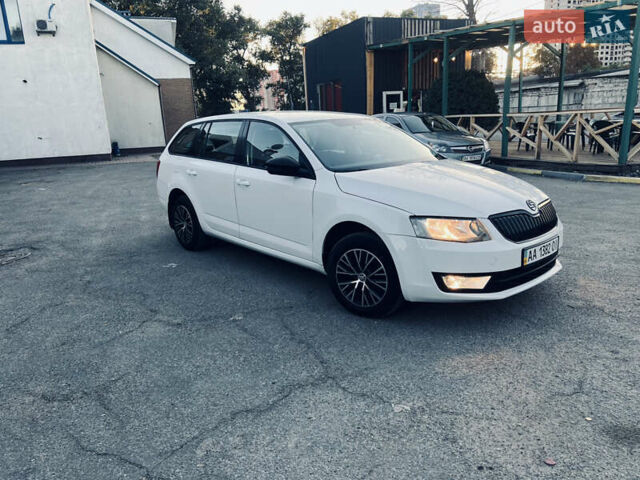 Белый Шкода Октавия, объемом двигателя 1.2 л и пробегом 23 тыс. км за 8900 $, фото 4 на Automoto.ua