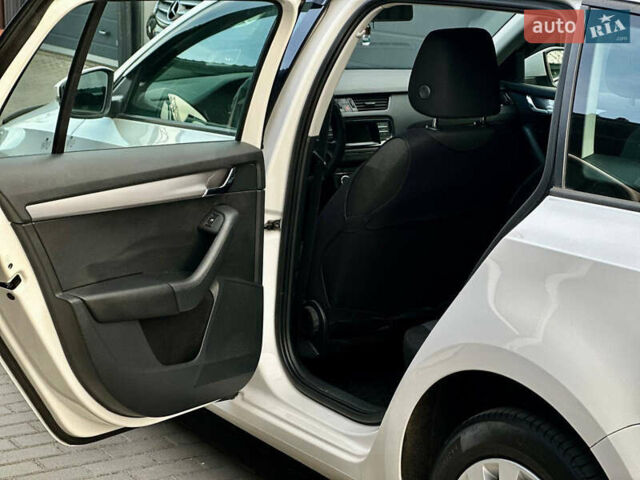 Білий Шкода Октавія, об'ємом двигуна 1.6 л та пробігом 230 тис. км за 9300 $, фото 3 на Automoto.ua