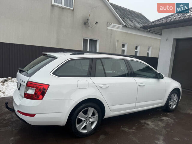 Белый Шкода Октавия, объемом двигателя 1.6 л и пробегом 230 тыс. км за 10500 $, фото 4 на Automoto.ua