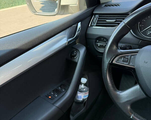 Білий Шкода Октавія, об'ємом двигуна 1.4 л та пробігом 260 тис. км за 11200 $, фото 11 на Automoto.ua