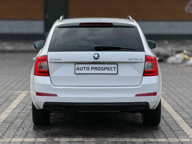 Белый Шкода Октавия, объемом двигателя 2 л и пробегом 259 тыс. км за 11300 $, фото 4 на Automoto.ua