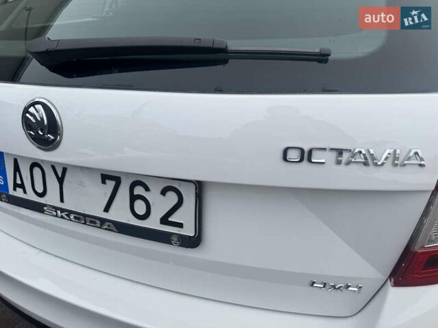 Белый Шкода Октавия, объемом двигателя 1.6 л и пробегом 230 тыс. км за 10500 $, фото 13 на Automoto.ua