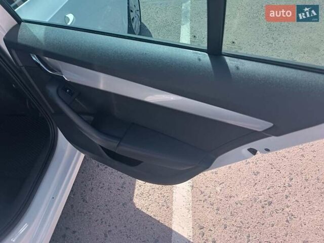 Білий Шкода Октавія, об'ємом двигуна 1.6 л та пробігом 297 тис. км за 10499 $, фото 24 на Automoto.ua