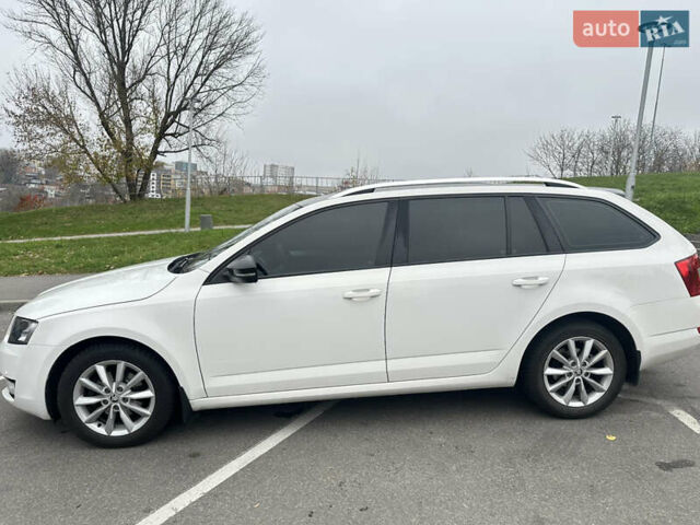 Белый Шкода Октавия, объемом двигателя 1.6 л и пробегом 232 тыс. км за 8800 $, фото 3 на Automoto.ua