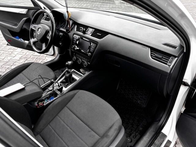 Білий Шкода Октавія, об'ємом двигуна 1.6 л та пробігом 285 тис. км за 244 $, фото 7 на Automoto.ua