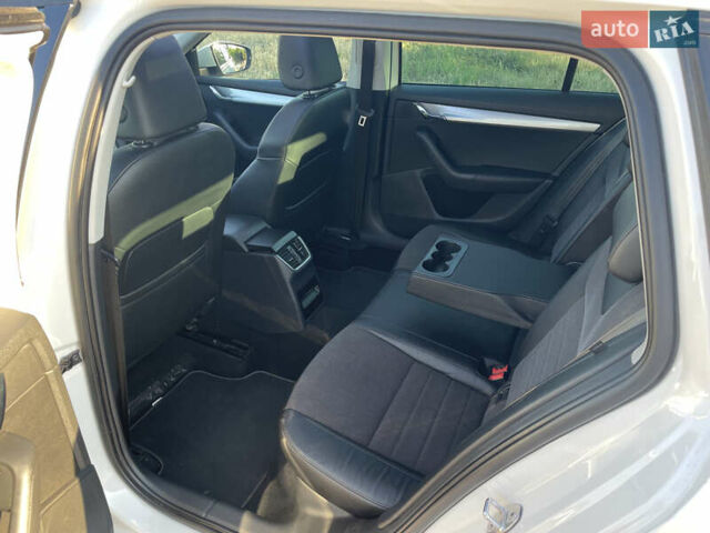 Белый Шкода Октавия, объемом двигателя 1.97 л и пробегом 303 тыс. км за 13500 $, фото 33 на Automoto.ua