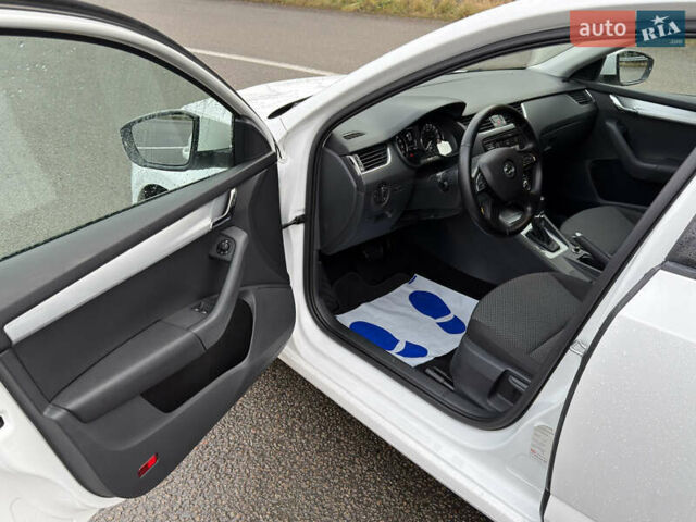 Білий Шкода Октавія, об'ємом двигуна 1.6 л та пробігом 204 тис. км за 11299 $, фото 30 на Automoto.ua