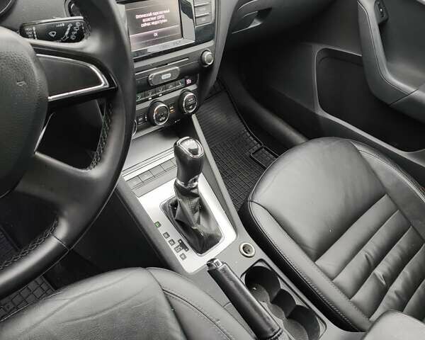 Белый Шкода Октавия, объемом двигателя 1.97 л и пробегом 241 тыс. км за 10999 $, фото 6 на Automoto.ua