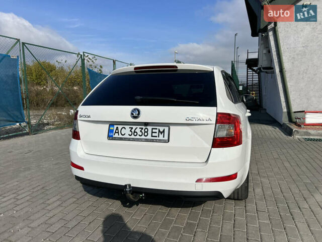Білий Шкода Октавія, об'ємом двигуна 1.6 л та пробігом 248 тис. км за 10700 $, фото 8 на Automoto.ua