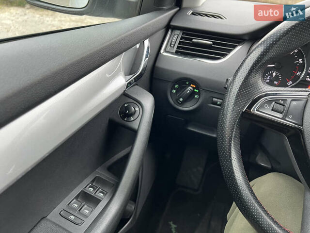 Білий Шкода Октавія, об'ємом двигуна 1.8 л та пробігом 182 тис. км за 10800 $, фото 13 на Automoto.ua
