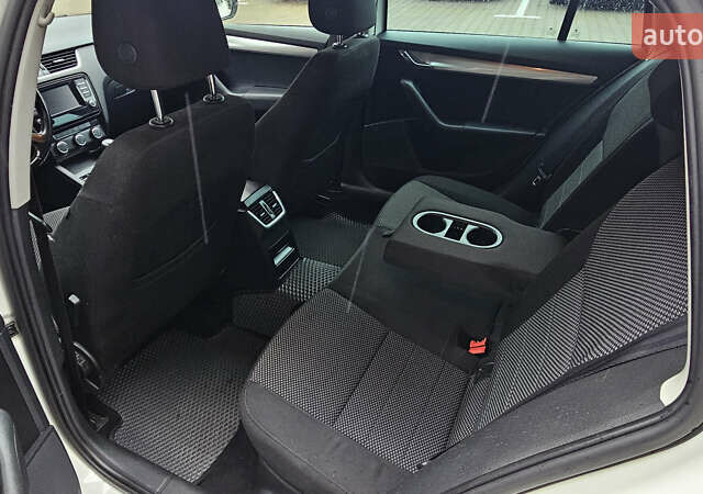 Белый Шкода Октавия, объемом двигателя 1.6 л и пробегом 303 тыс. км за 9700 $, фото 19 на Automoto.ua