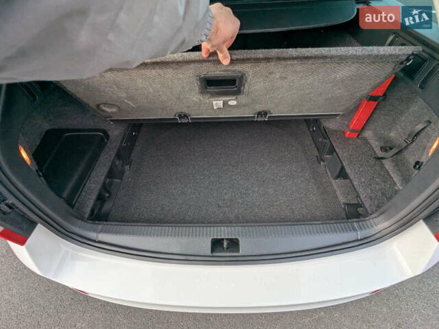 Белый Шкода Октавия, объемом двигателя 1.6 л и пробегом 338 тыс. км за 10399 $, фото 63 на Automoto.ua