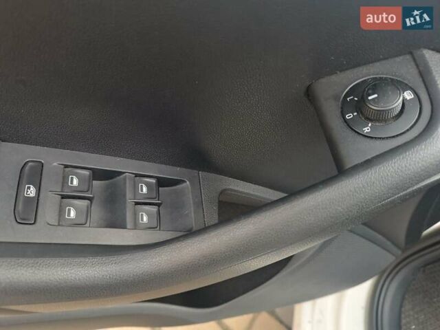 Білий Шкода Октавія, об'ємом двигуна 1.6 л та пробігом 255 тис. км за 9500 $, фото 18 на Automoto.ua