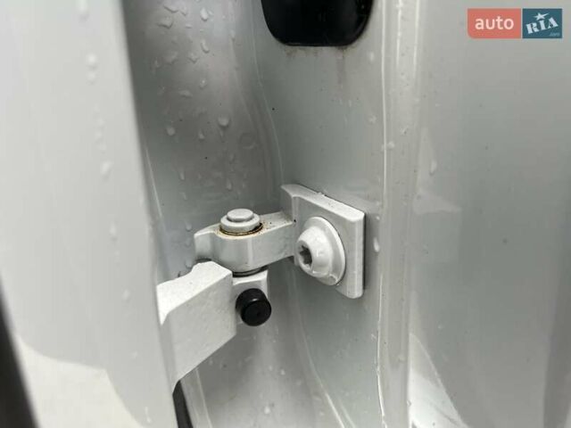 Белый Шкода Октавия, объемом двигателя 1.8 л и пробегом 182 тыс. км за 11650 $, фото 101 на Automoto.ua