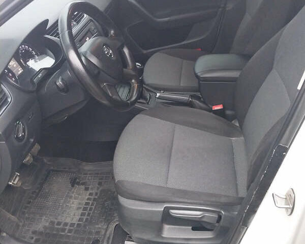 Белый Шкода Октавия, объемом двигателя 1.6 л и пробегом 340 тыс. км за 9500 $, фото 12 на Automoto.ua