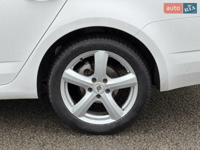 Білий Шкода Октавія, об'ємом двигуна 1.6 л та пробігом 204 тис. км за 11299 $, фото 23 на Automoto.ua