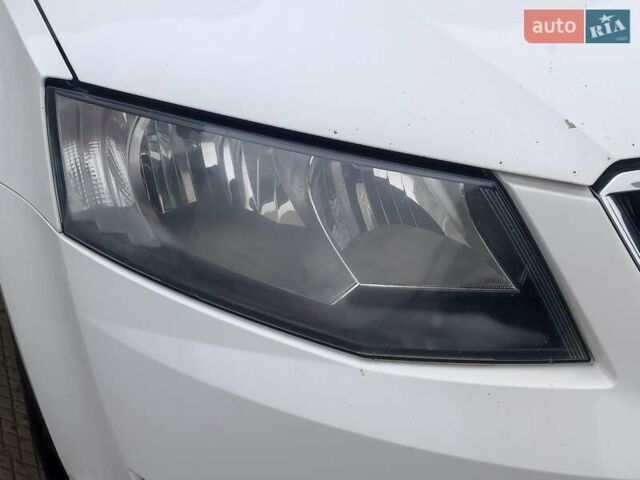 Білий Шкода Октавія, об'ємом двигуна 2 л та пробігом 328 тис. км за 8990 $, фото 3 на Automoto.ua