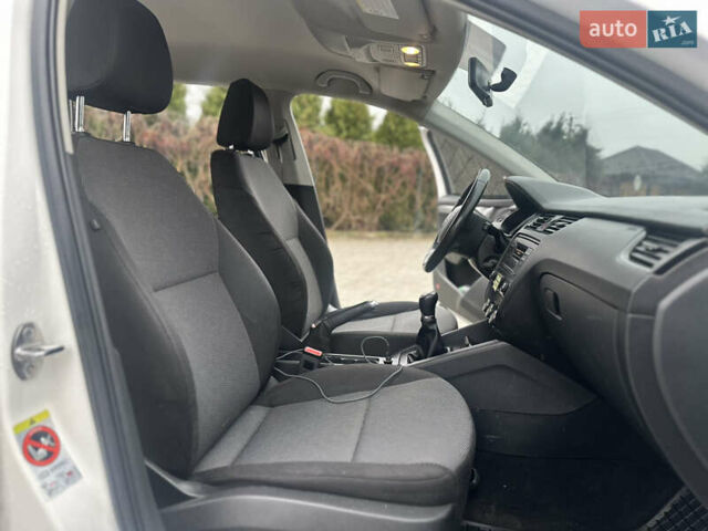 Білий Шкода Октавія, об'ємом двигуна 1.6 л та пробігом 284 тис. км за 8600 $, фото 34 на Automoto.ua