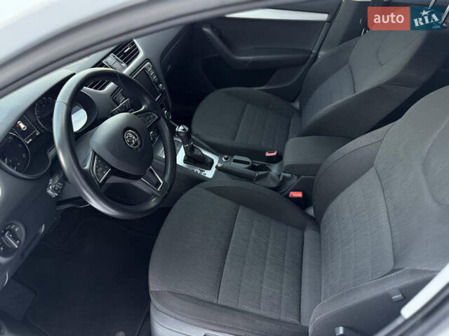 Белый Шкода Октавия, объемом двигателя 1.8 л и пробегом 182 тыс. км за 13000 $, фото 17 на Automoto.ua