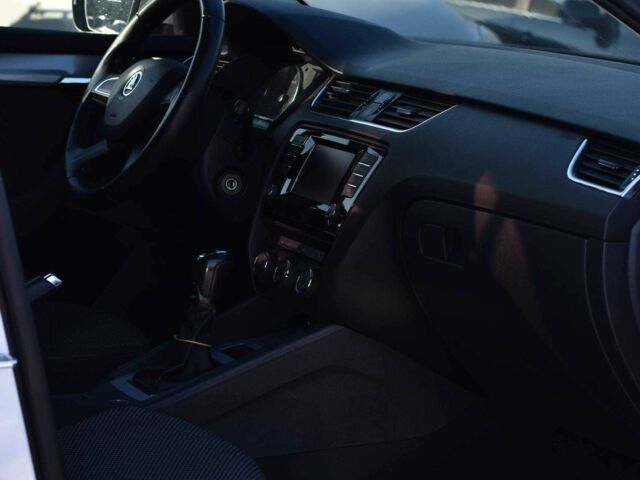 Шкода Октавия 2014 в Кривом Роге на Automoto.ua Белый Шкода Октавия, объемом двигателя 1.6 л и пробегом 304 тыс. км за 8999 $, фото 11 на Automoto.ua