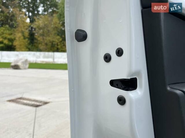 Белый Шкода Октавия, объемом двигателя 1.8 л и пробегом 182 тыс. км за 11650 $, фото 110 на Automoto.ua